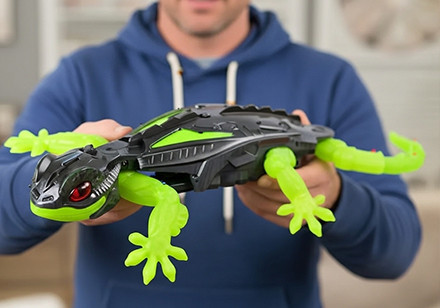 Hex Bots RC Gekko - et unikt fjernstyret legetøj, der klatrer op på væggene og loftet.