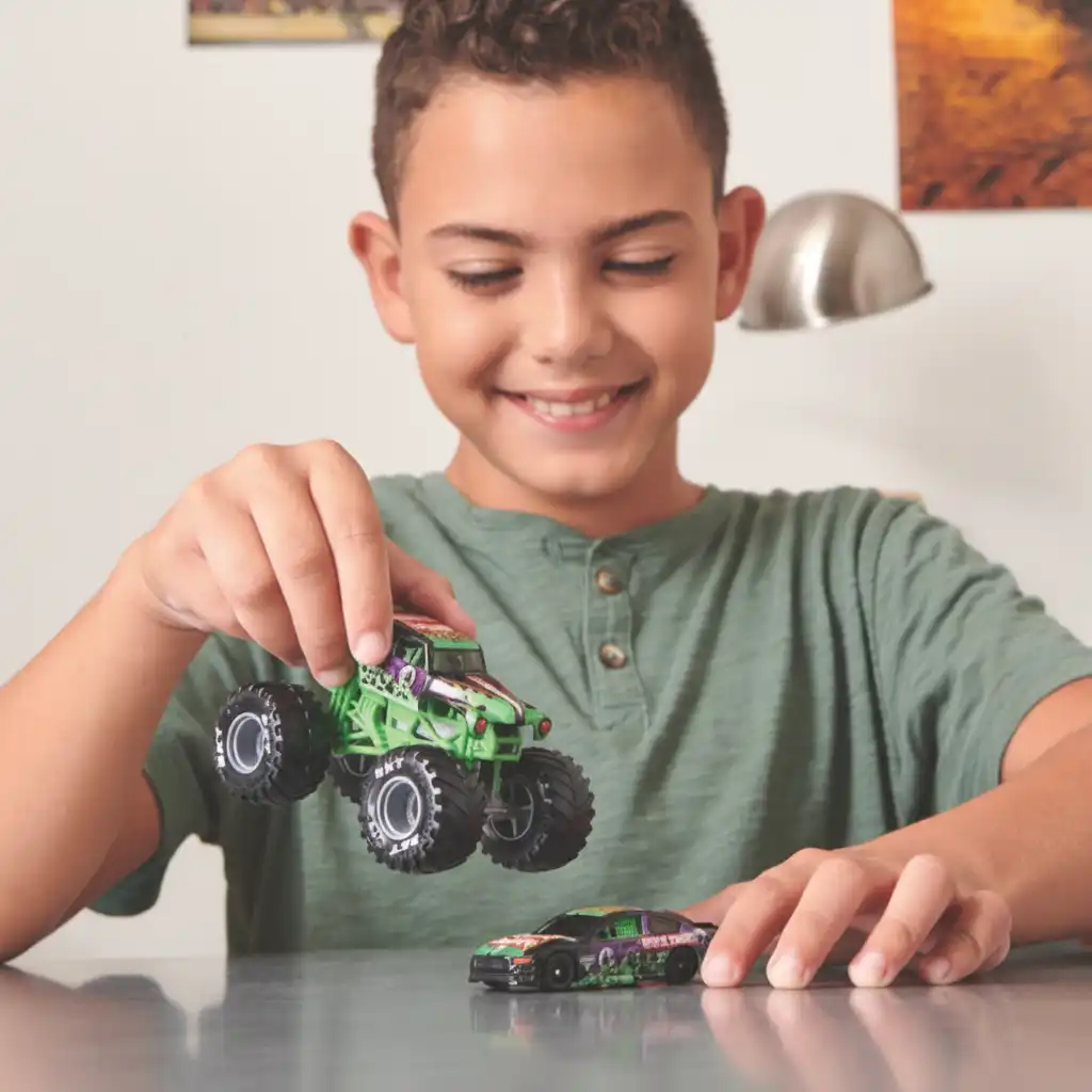 Uendelig sjov med at skabe dine egne Monster Jam-historier.