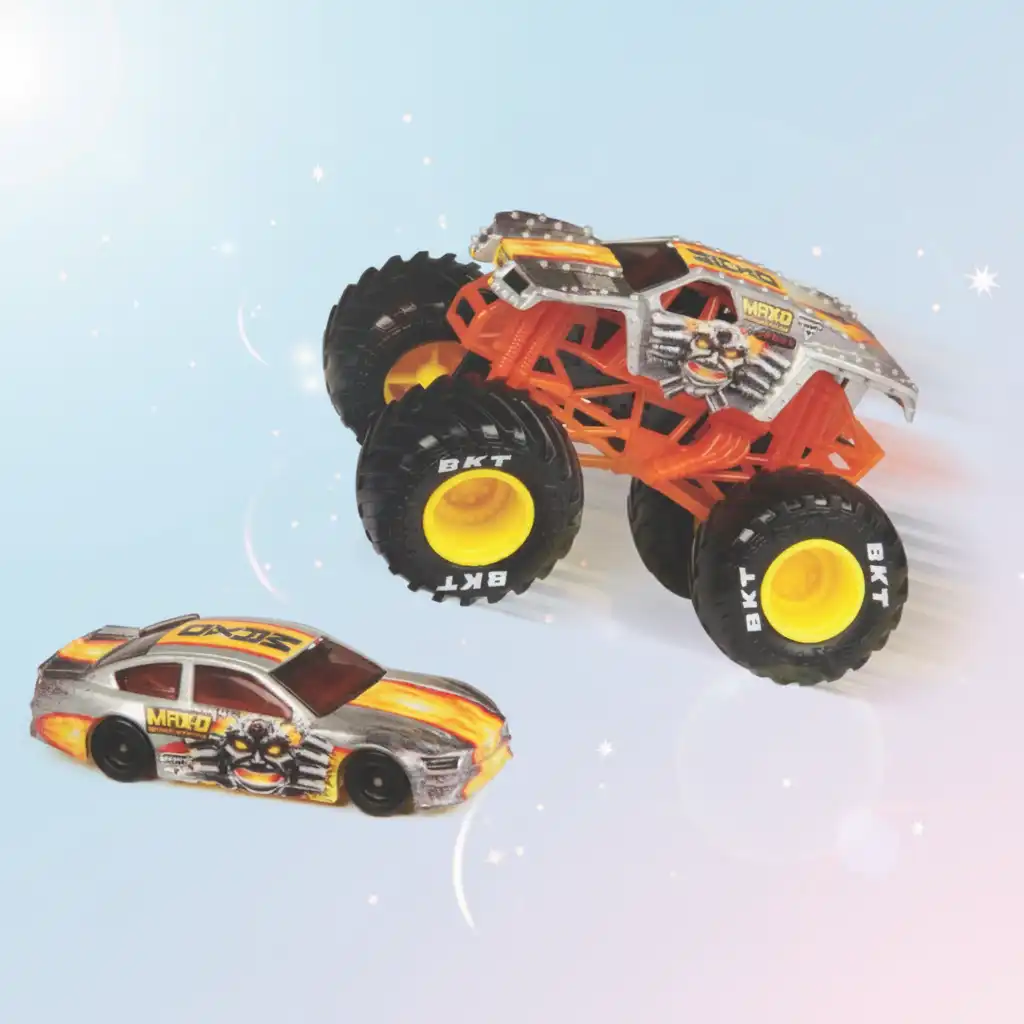 Skab din egen Monster Jam arena fuld af hop.